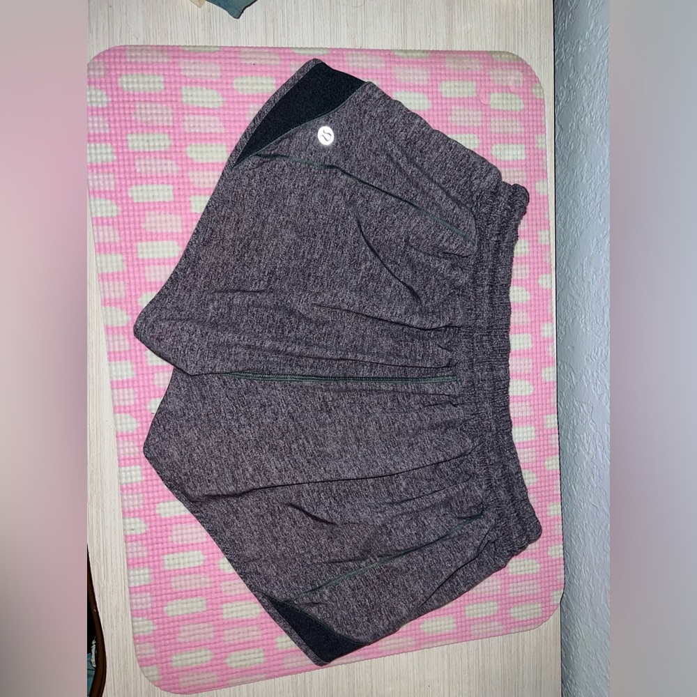 Lululemon Hotty Hot 2.5 shorts